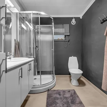 Leilighet Spacious House I Great Location I Free Parking